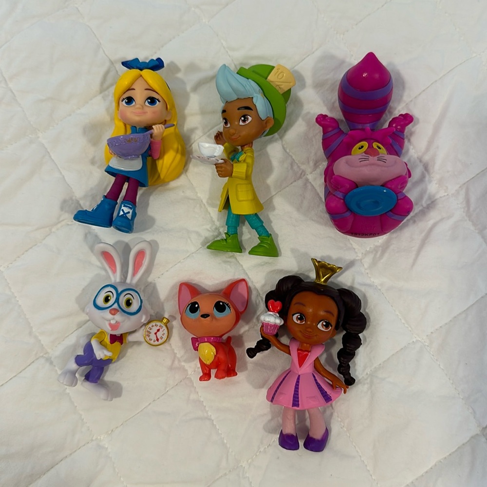Alice’s wonderland bakery figurine play toy set